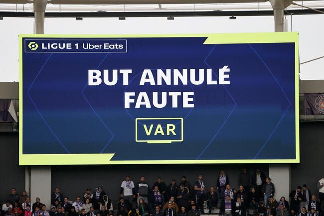 La VAR stoppée en Ligue 1, il fait une offre aux arbitres !