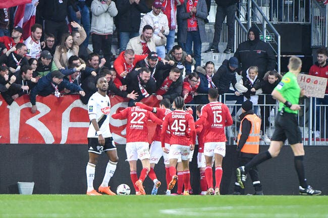 L1 : Brest humilie Angers, Montpellier se rassure