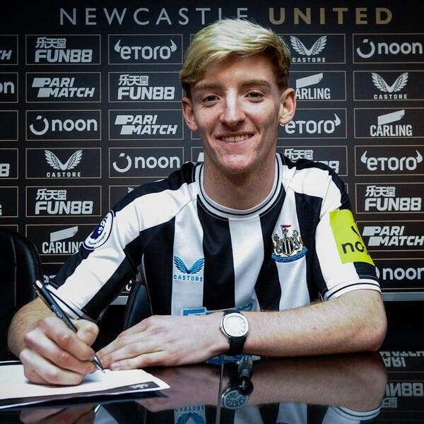 Mercato : Newcastle recrute Gordon pour 50 ME