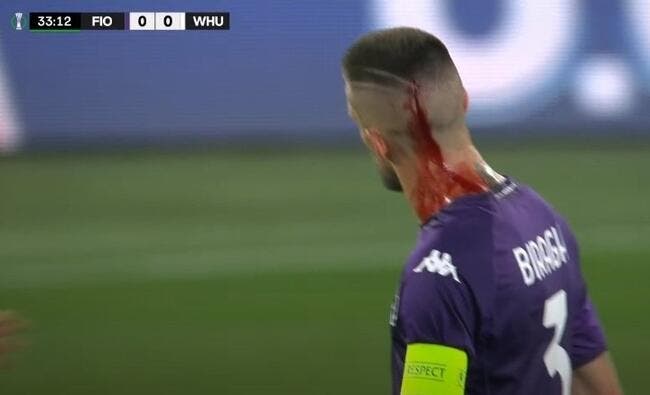 Un joueur de la Fiorentina blessé à la tête par un gobelet de bière