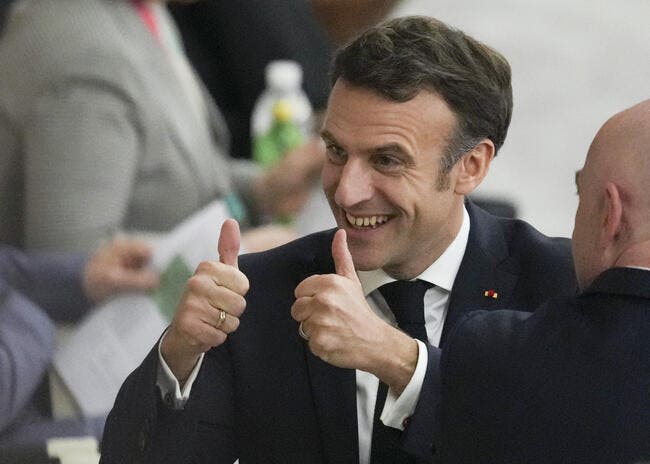 Macron soutient l'OM, Marseille lui met un carton rouge