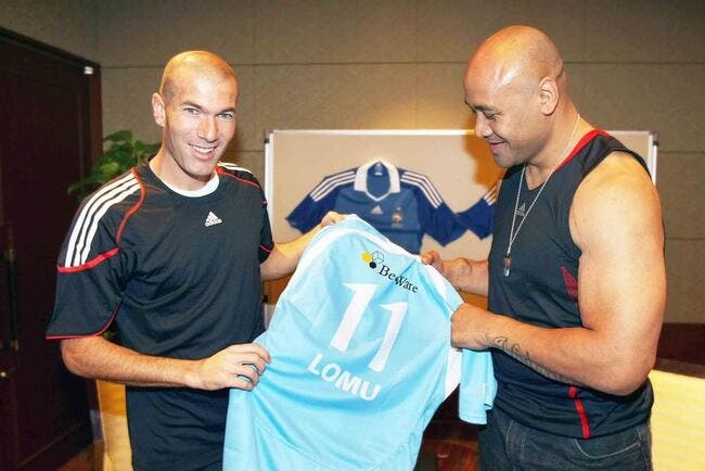 La photo foot du jour : Quand Zidane remet le maillot marseillais à Lomu