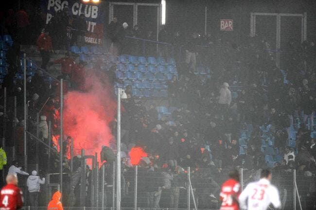 La photo foot : Les supporters parisiens jouent avec le feu