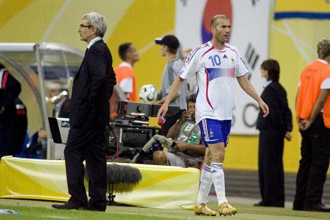 Domenech a failli laisser sa place à Zidane