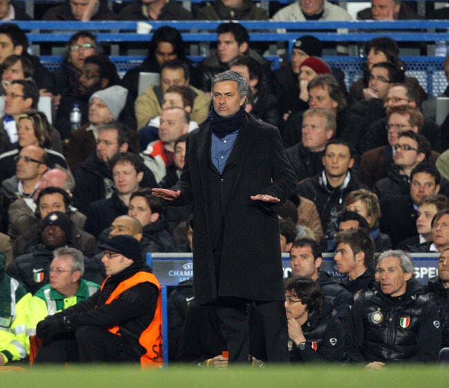 La photo foot : Mourinho plane sur Stamford Bridge