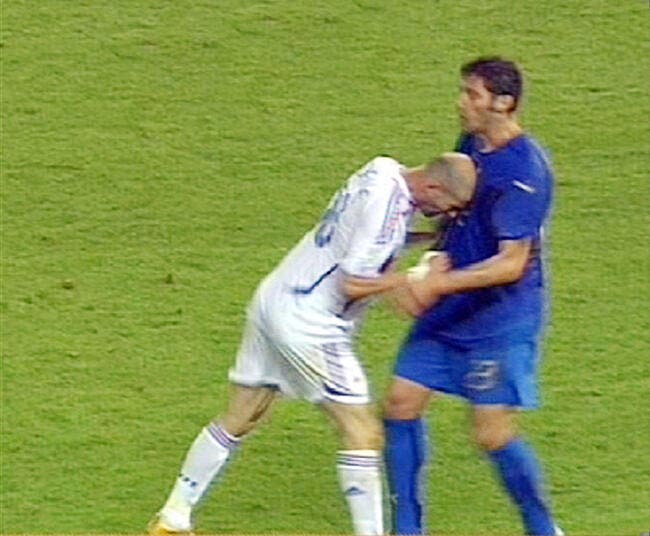 Materazzi renvoie Zidane dans les cordes