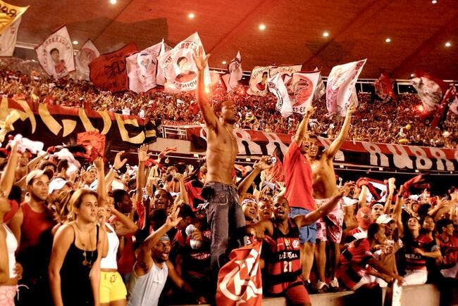 Vidéo : L'accueil très chaud de Ronaldinho à Flamengo