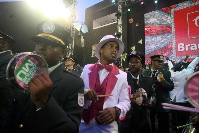 Vidéo : Ronaldinho en costard au carnaval