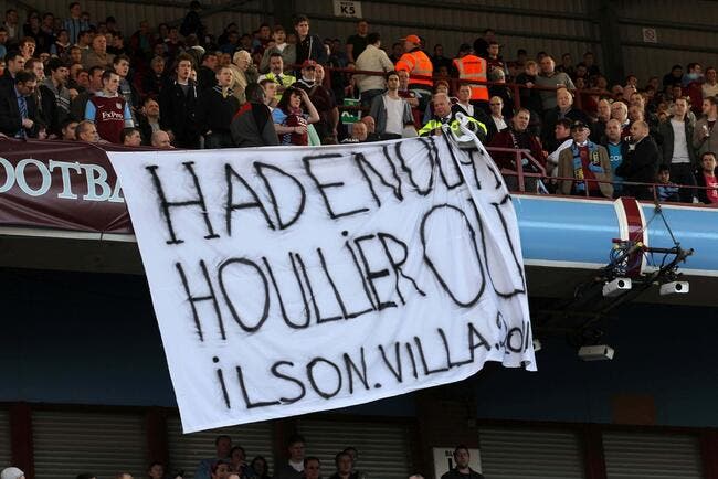 Photo : Les fans d'Aston Villa réclament le démission de G.Houllier