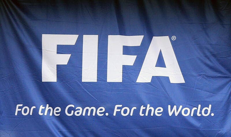 La FIFA rajoute un geste barrière : le crachat